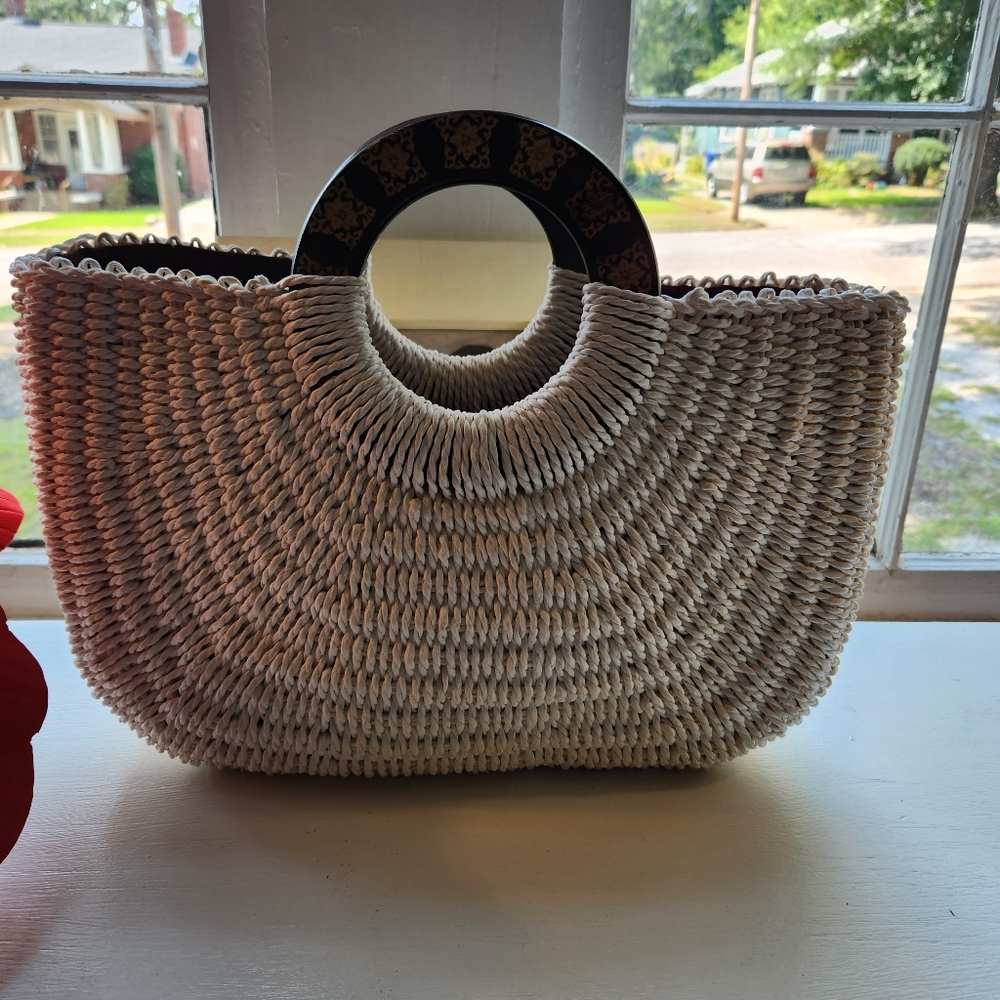White Cold Water Creek bag, woven material with embellished wooden handle
